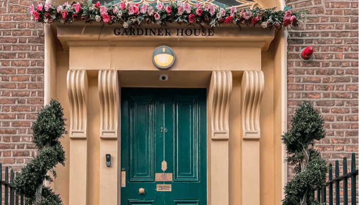 Gardiner House Hostel colourful door in Dublin 