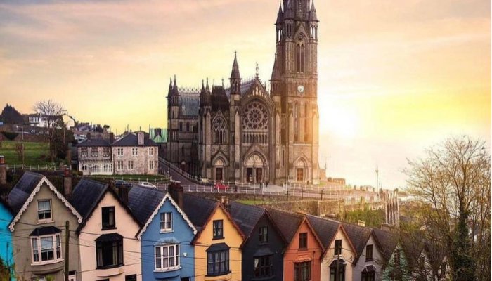 With a bit of planning, you can make unforgettable memories during your time here without breaking your budget - every part of Ireland can be easily accessible from the capital, with daily tours in different price ranges.