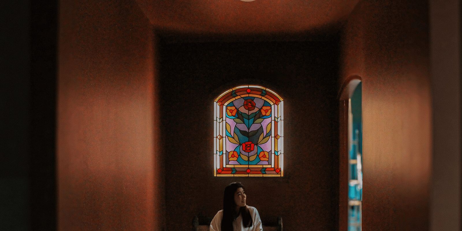 Chapel Experience - Pews Room at Gardiner House Hostel in Dublin