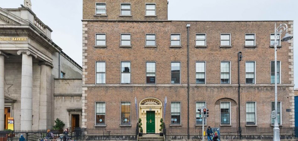 Gardiner House Hostel in Dublin Exterior of a Georgian Building